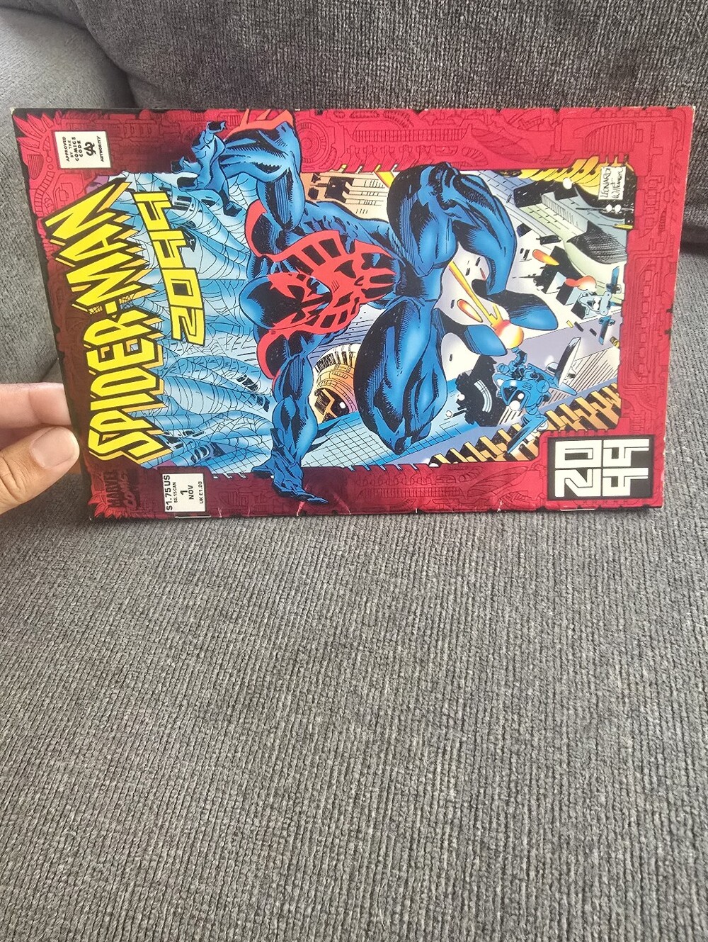 Spider Man 2099 Comic - Picture 4 of 7